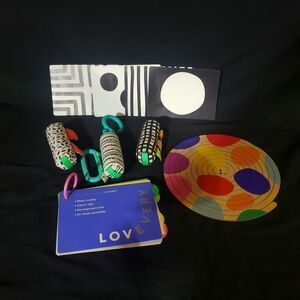 Lovevery - Playset from 'The Looker Play Kit'